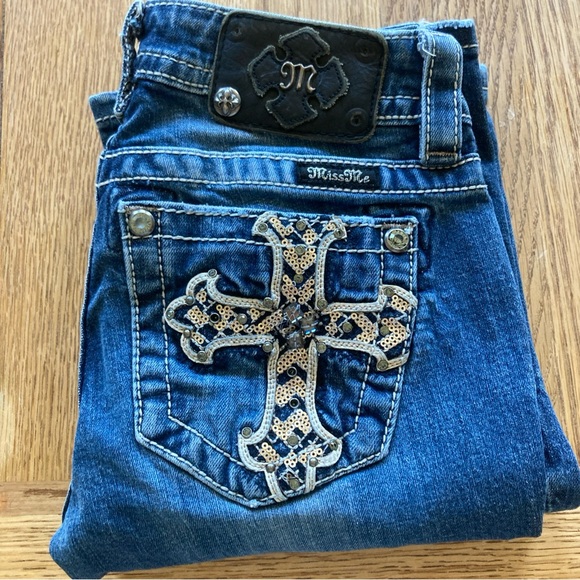 Miss Me Signature Rise Boot Cut Jeans with Sequin Cross; Size 26, Inseam 34in. - Picture 1 of 12